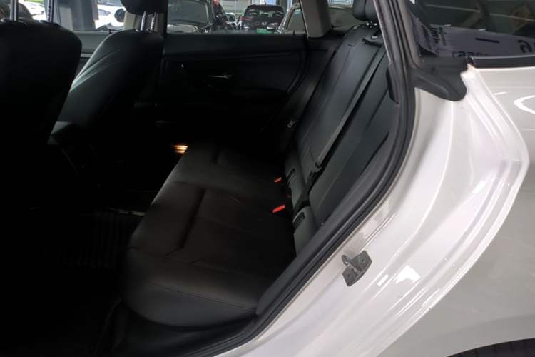 Used BMW 3 Series GT 2019 320i Sport Edition Left Rear Seat