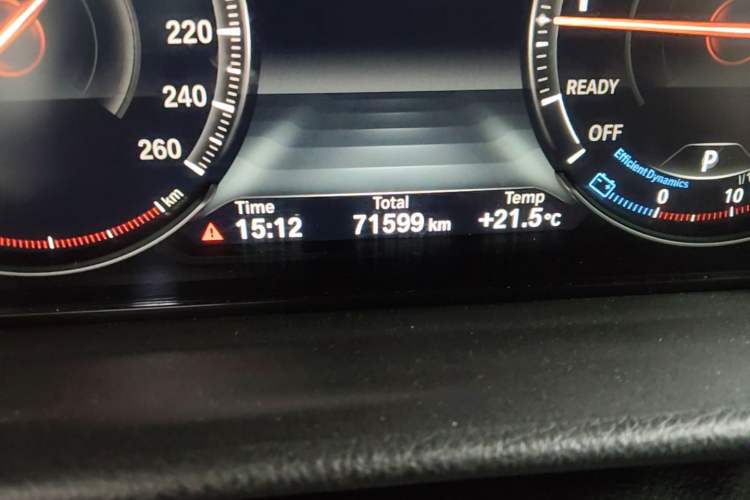 Used BMW 3 Series GT 2019 320i M Sport Package Odometer Close Up