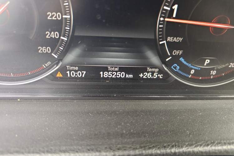 Used BMW 3 Series GT 2019 320i M Sport Package Odometer Close Up