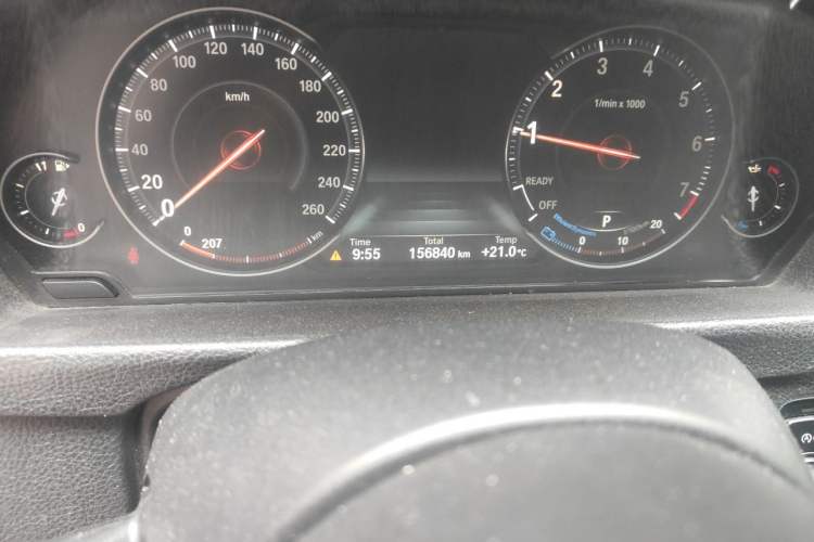 Used BMW 3 Series GT 2019 320i M Sport Package Odometer Close Up