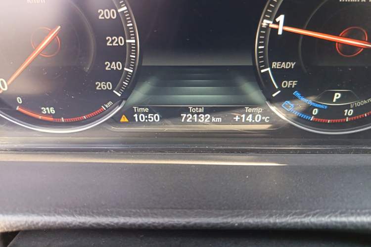 Used BMW 3 Series GT 2019 320i M Sport Package Odometer Close Up