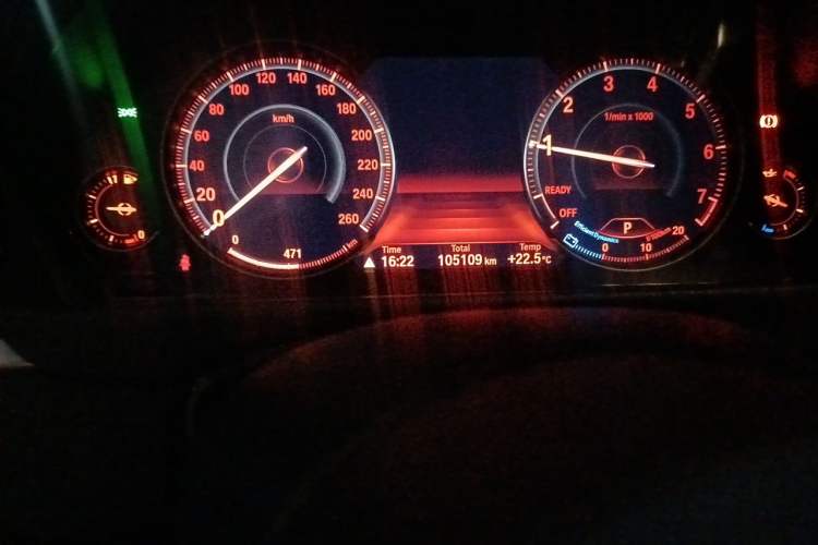 Used BMW 3 Series GT 2019 320i M Sport Package Odometer Close Up