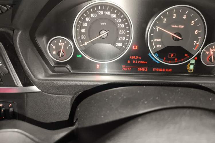 Used BMW 3 Series GT 2019 320i Sport Edition Odometer Close Up