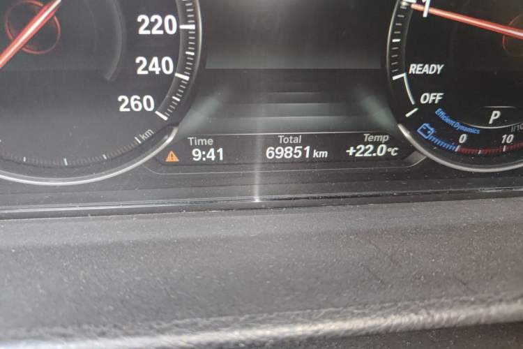 Used BMW 3 Series GT 2019 320i M Sport Package Odometer Close Up