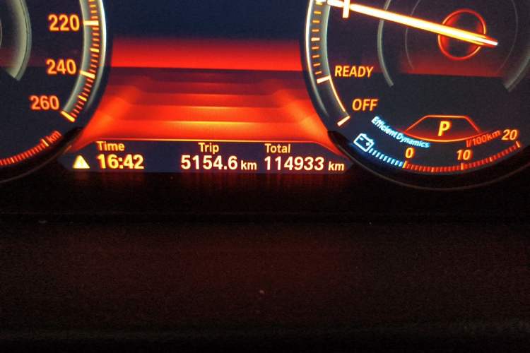 Used BMW 3 Series GT 2019 320i M Sport Package Odometer Close Up