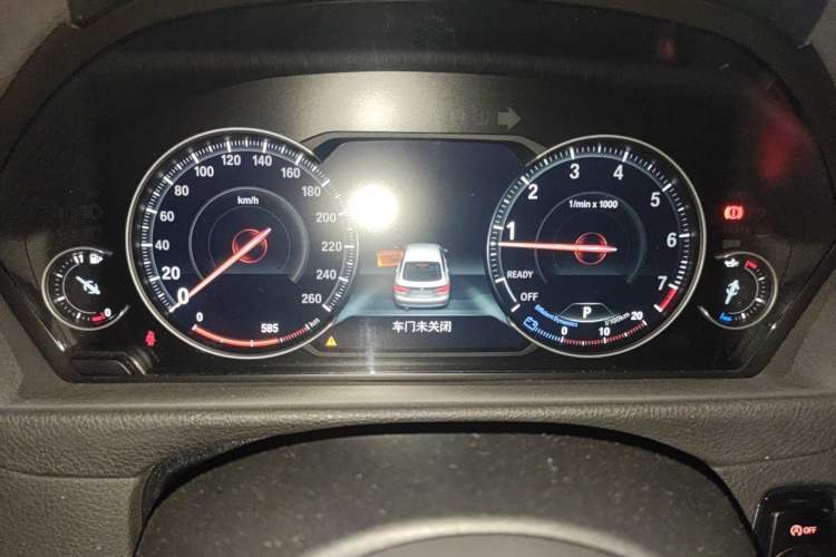 Used BMW 3 Series GT 2019 320i M Sport Package Odometer Close Up