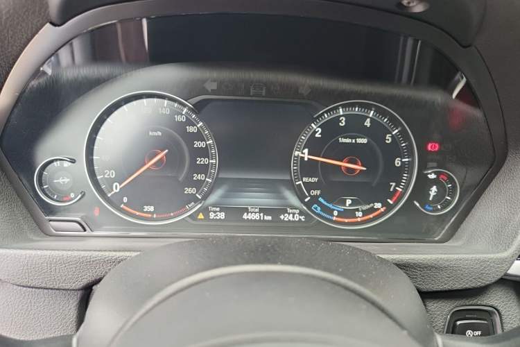 Used BMW 3 Series GT 2019 320i M Sport Package Odometer Close Up