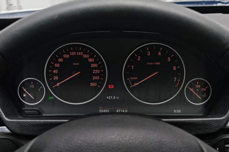 Used BMW 3 Series GT 2019 320i Sport Edition Odometer Close Up