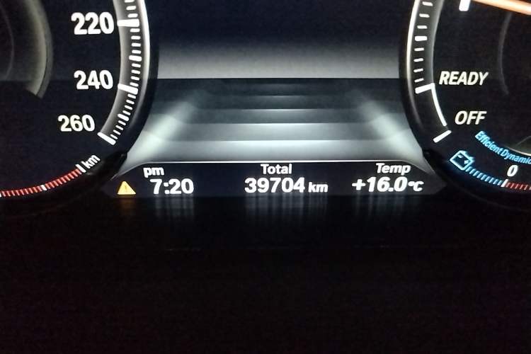 Used BMW 3 Series GT 2019 320i M Sport Package Odometer Close Up