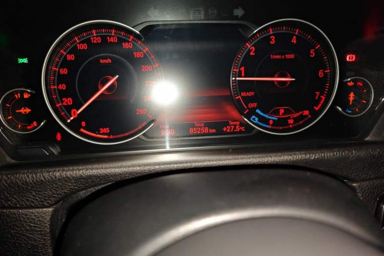Used BMW 3 Series GT 2019 330i xDrive M Sport Edition Odometer Close Up