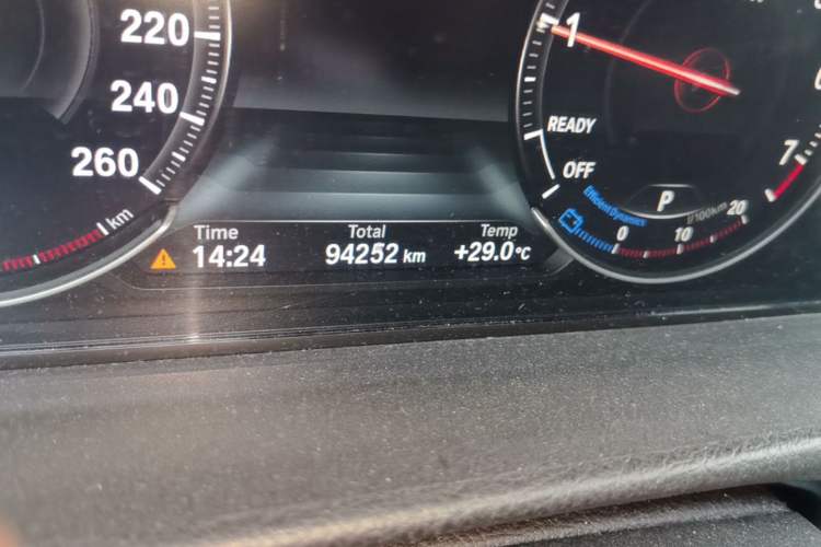 Used BMW 3 Series GT 2019 320i M Sport Package Odometer Close Up