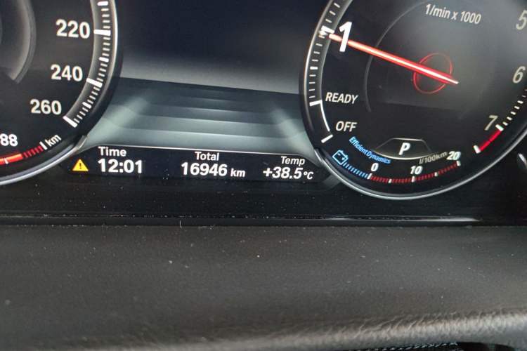 Used BMW 3 Series GT 2019 320i M Sport Odometer Close Up