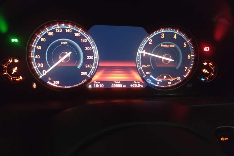 Used BMW 3 Series GT 2019 320i M Sport Package Odometer Close Up