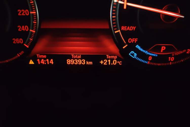 Used BMW 3 Series GT 2019 320i M Sport Package Odometer Close Up