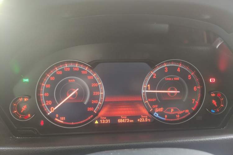 Used BMW 3 Series GT 2019 320i M Sport Package Odometer Close Up
