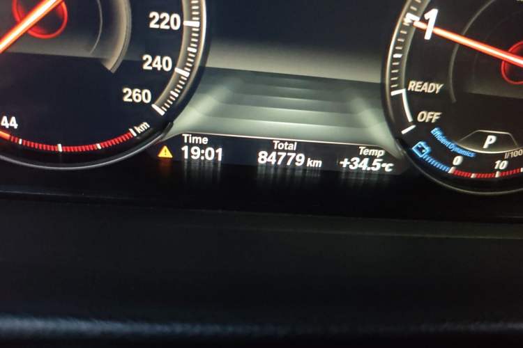 Used BMW 3 Series GT 2019 320i M Sport Package Odometer Close Up