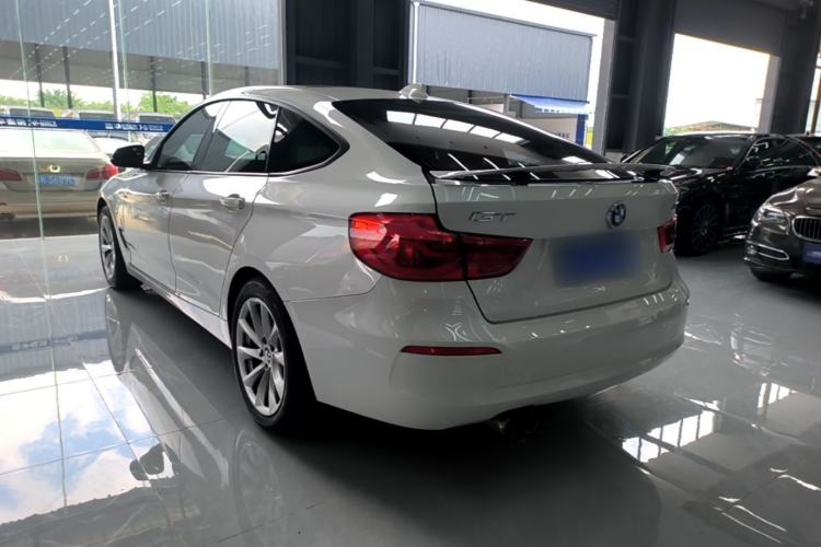 Used BMW 3 Series GT 2019 320i Sport Edition Rear Left 45 Deg