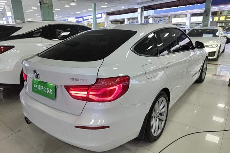 Used BMW 3 Series GT 2019 320i Sport Edition Rear Right 45 Deg