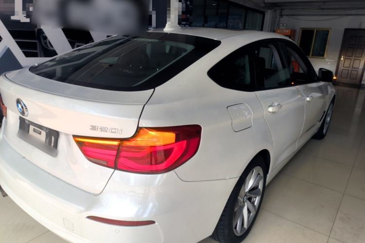Used BMW 3 Series GT 2019 320i Sport Edition Rear Right 45 Deg