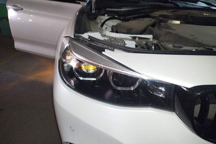 Used BMW 3 Series GT 2019 320i M Sport Package Right Front Headlight