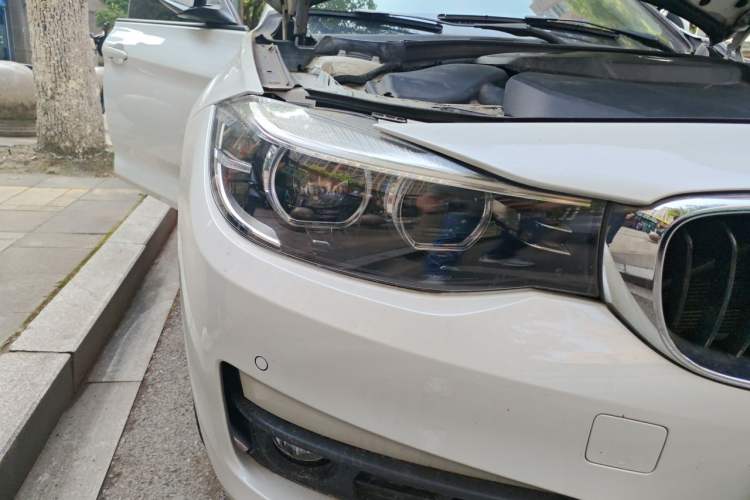 Used BMW 3 Series GT 2019 320i Sport Edition Right Front Headlight