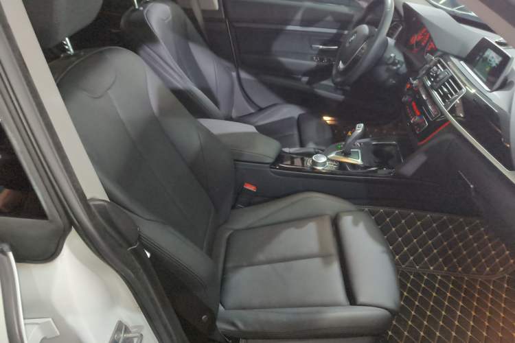 Used BMW 3 Series GT 2019 320i Sport Edition Right Front Seat