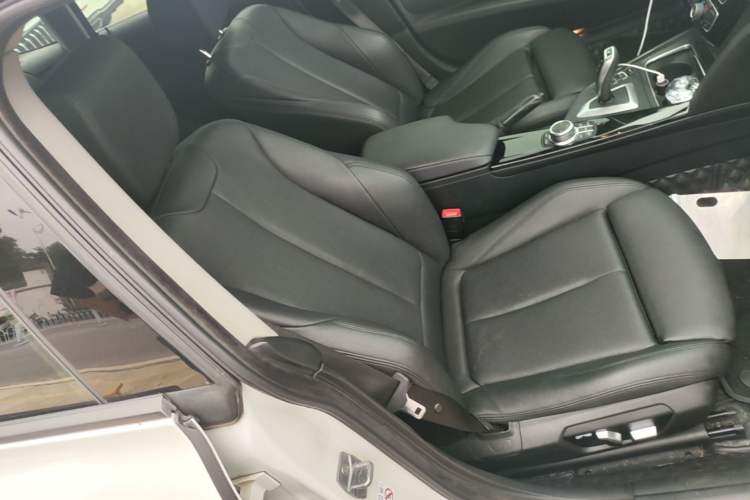 Used BMW 3 Series GT 2019 320i Sport Edition Right Front Seat