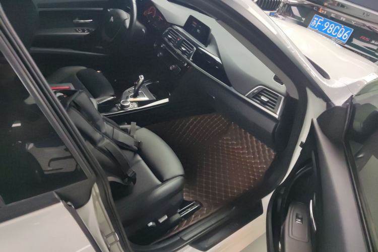 Used BMW 3 Series GT 2019 320i Sport Edition Right Front Seat
