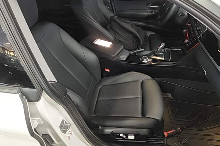 Used BMW 3 Series GT 2019 320i Sport Edition Right Front Seat