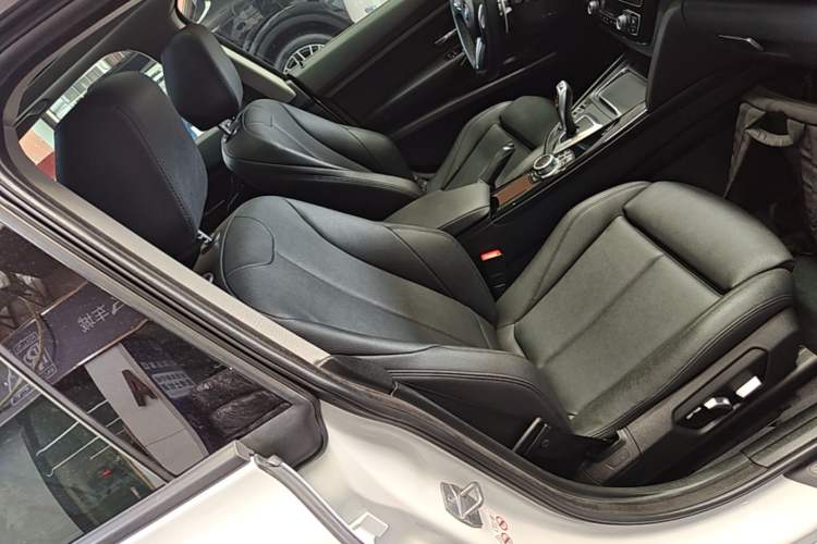 Used BMW 3 Series GT 2019 320i Sport Edition Right Front Seat