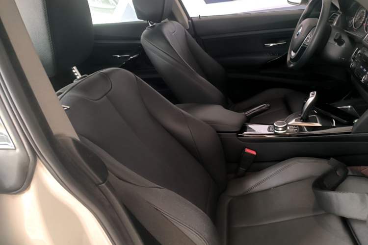 Used BMW 3 Series GT 2019 320i Sport Edition Right Front Seat