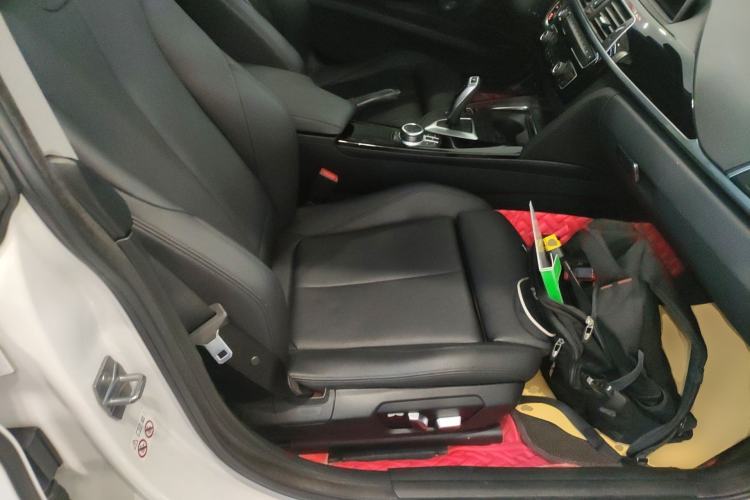 Used BMW 3 Series GT 2019 320i Sport Edition Right Front Seat