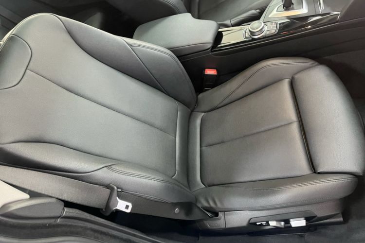 Used BMW 3 Series GT 2019 320i Sport Edition Right Front Seat