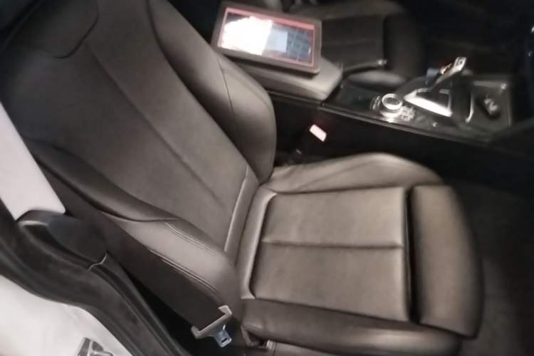 Used BMW 3 Series GT 2019 320i Sport Edition Right Front Seat