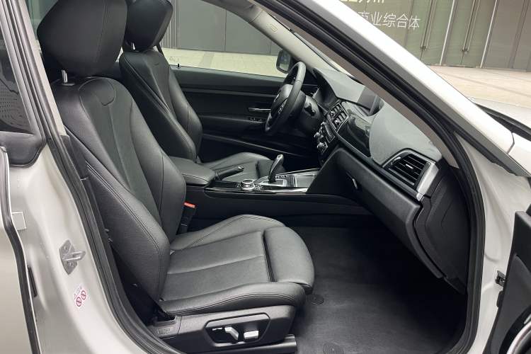 Used BMW 3 Series GT 2019 320i Sport Edition Right Front Seat