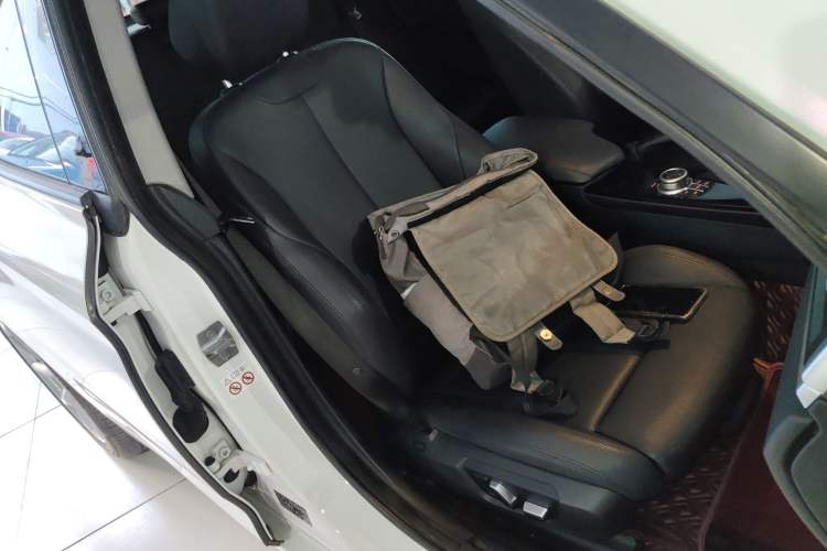 Used BMW 3 Series GT 2019 320i Sport Edition Right Front Seat
