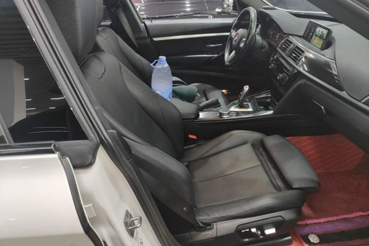 Used BMW 3 Series GT 2019 320i M Sport Package Right Front Seat