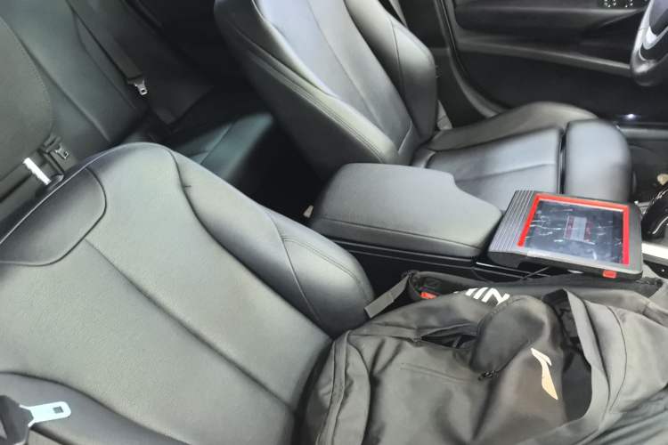 Used BMW 3 Series GT 2019 320i Sport Edition Right Front Seat