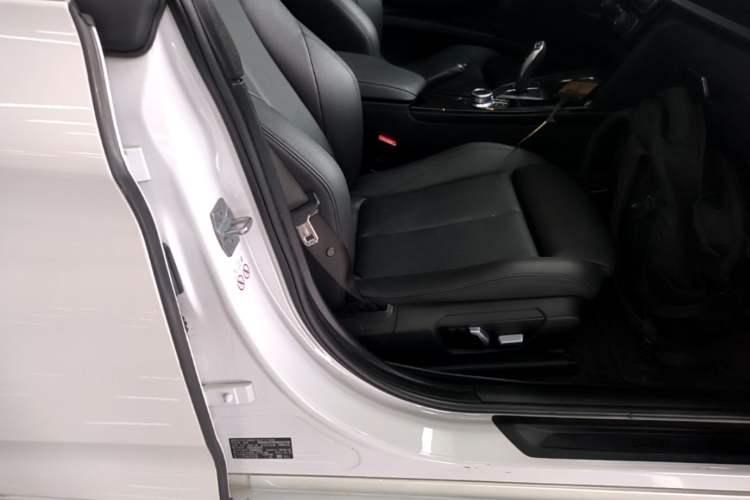 Used BMW 3 Series GT 2019 320i Sport Edition Right Front Seat