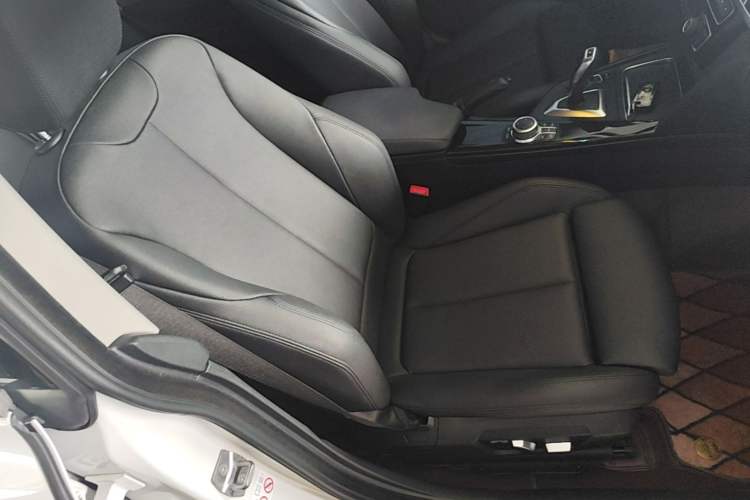 Used BMW 3 Series GT 2019 320i Sport Edition Right Front Seat