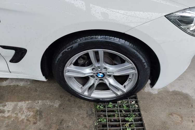 Used BMW 3 Series GT 2019 320i M Sport Package Right Front Wheel Hub