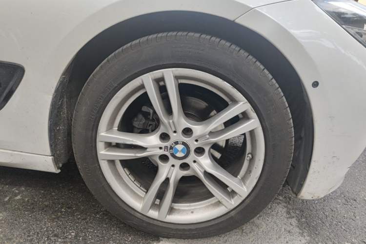 Used BMW 3 Series GT 2019 320i M Sport Package Right Front Wheel Hub