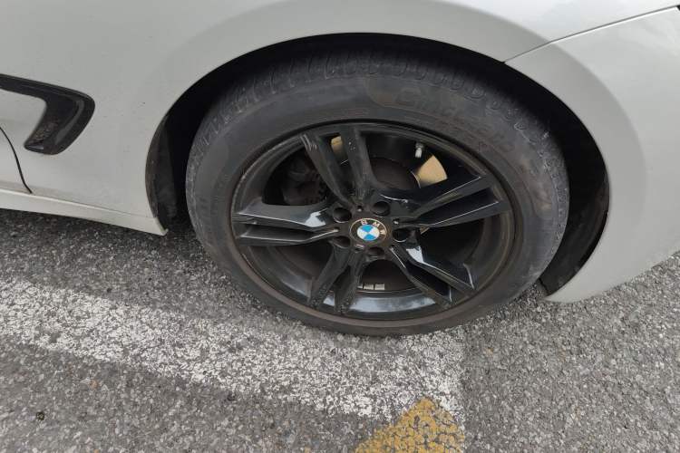 Used BMW 3 Series GT 2019 320i M Sport Night Edition Right Front Wheel Hub