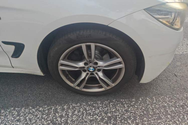 Used BMW 3 Series GT 2019 320i M Sport Package Right Front Wheel Hub