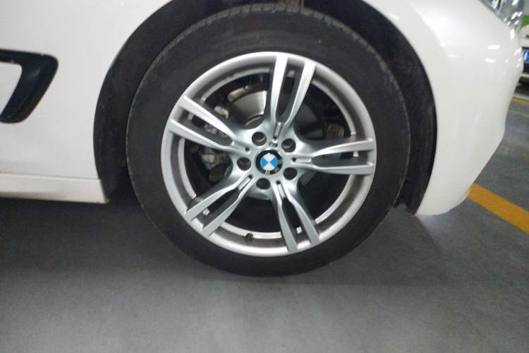 Used BMW 3 Series GT 2019 320i M Sport Package Right Front Wheel Hub