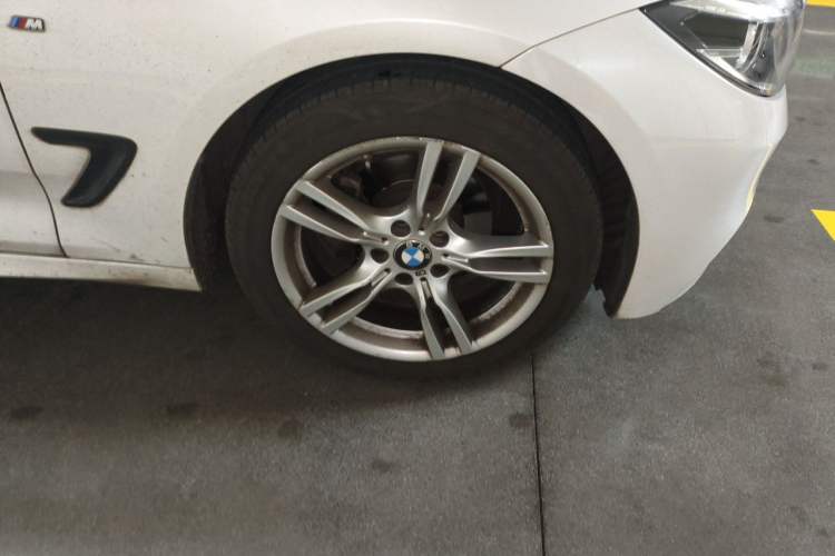 Used BMW 3 Series GT 2019 320i M Sport Package Right Front Wheel Hub