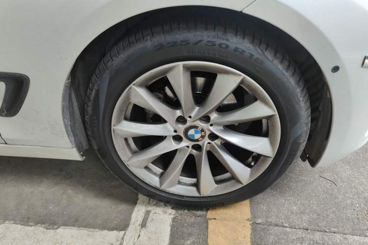 Used BMW 3 Series GT 2019 320i Sport Edition Right Front Wheel Hub