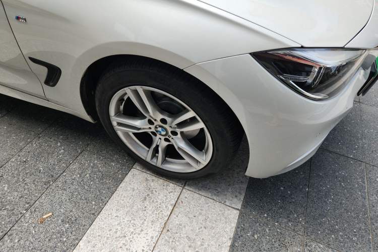 Used BMW 3 Series GT 2019 320i M Sport Package Right Front Wheel Hub