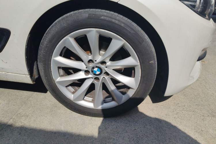 Used BMW 3 Series GT 2019 320i Sport Edition Right Front Wheel Hub