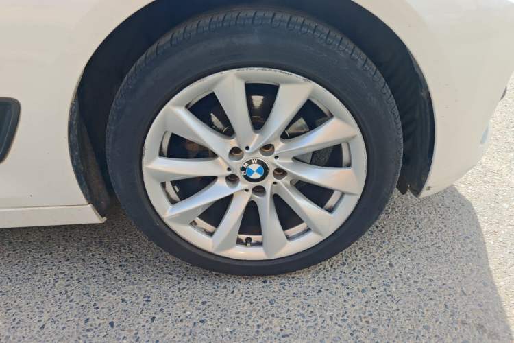 Used BMW 3 Series GT 2019 320i Sport Edition Right Front Wheel Hub